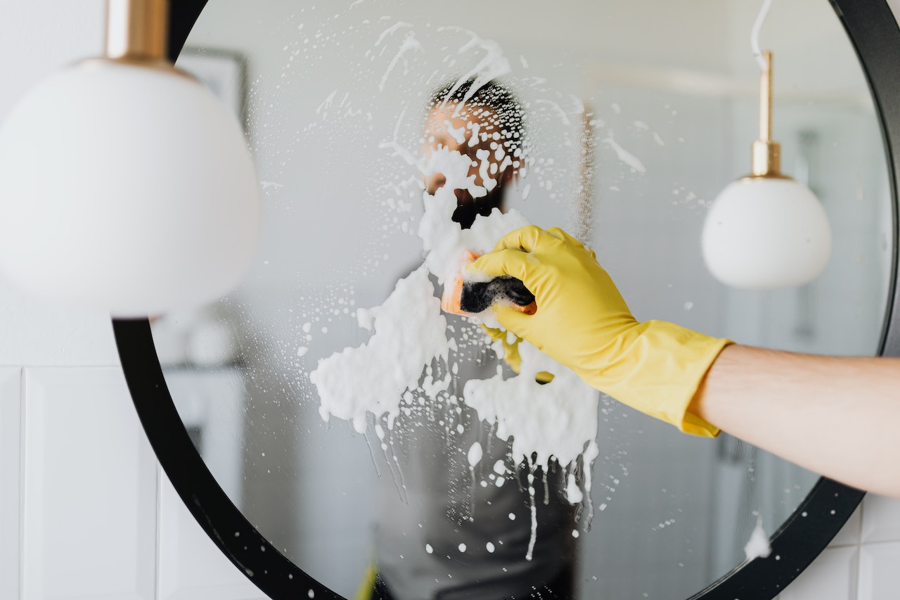 How to Keep Your Bathroom Clean and Sparkling All Year Round